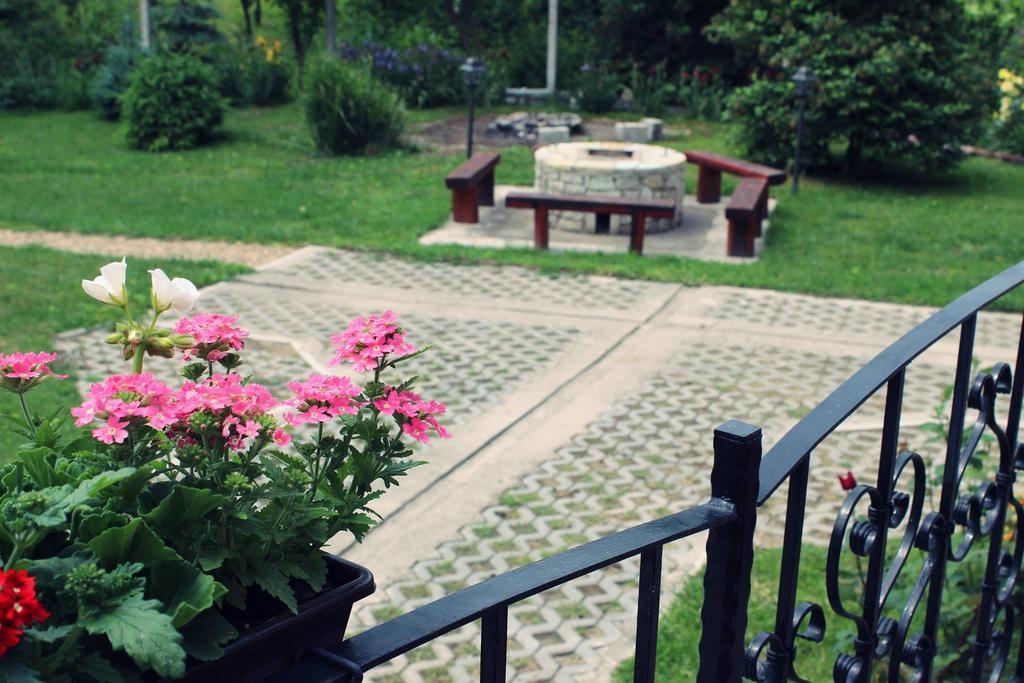 Zempleni Vendeghaz Hotel Erdobenye Exterior photo
